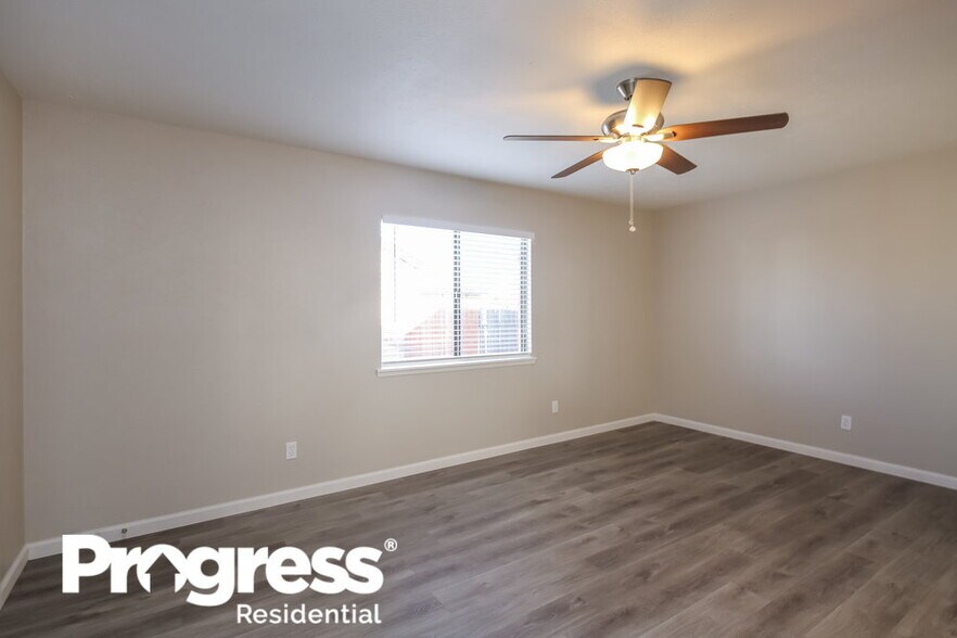 Building Photo - 1514 Chablis St