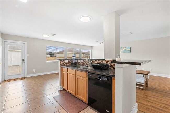 Building Photo - 1011 Grassy View Dr