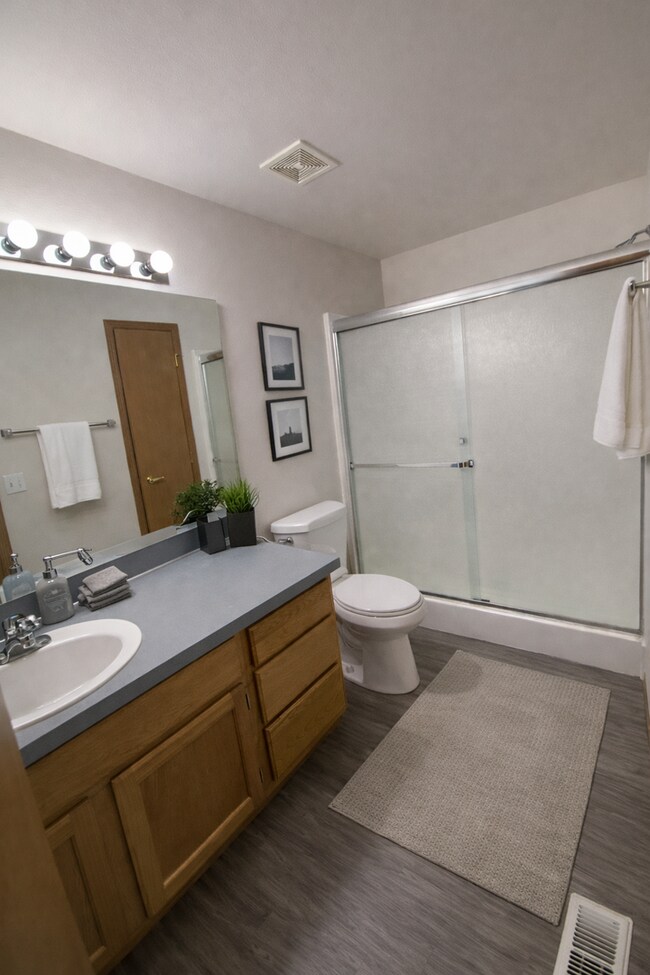 Building Photo - Peach104 (CWP)