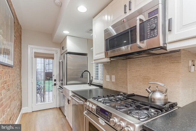 Building Photo - 2321 17th St NW