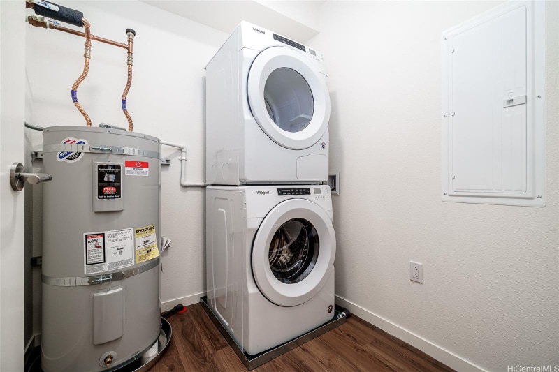 Building Photo - 1391 Kapiolani Blvd