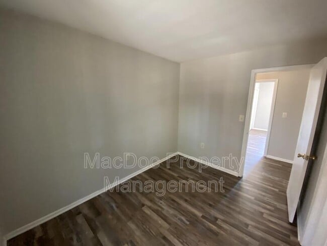 Building Photo - 733 Bellows Ave