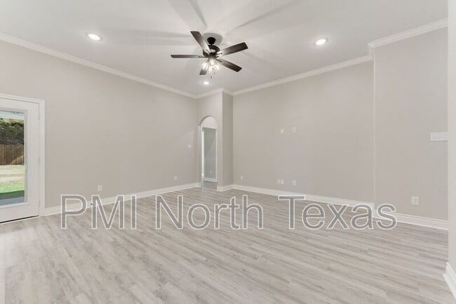 Building Photo - 8201 Scott Ln