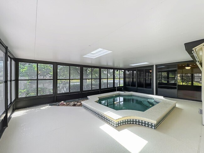 Building Photo - Elegant 4-Bed Winter Park Home with Oversized Hot Tub & Scenic Setting