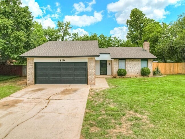 Primary Photo - 1819 Lakehurst Dr