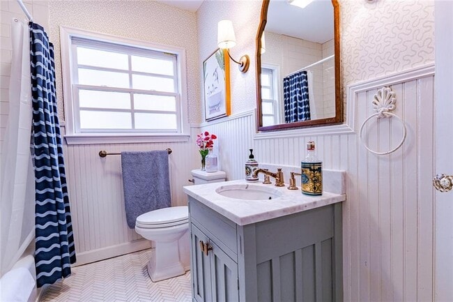 Building Photo - 4006 N Stratford Rd NE