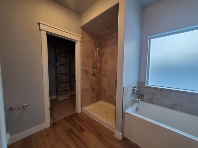 Building Photo - 3 BEDROOM | 2 BATHROOM | 2 CAR GARAGE | HA...