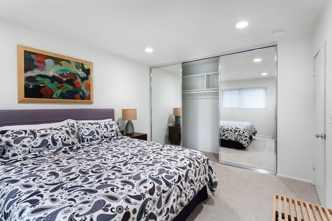 Building Photo - 938 San Vicente Blvd