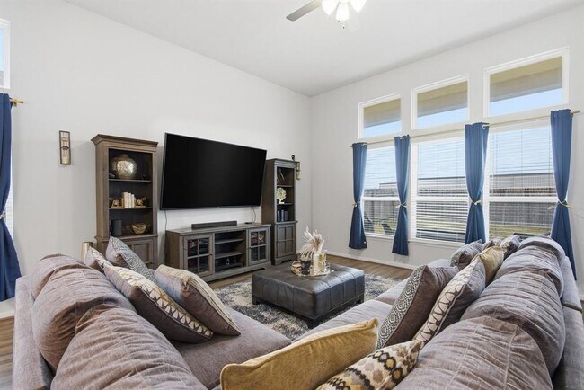 Building Photo - 5928 Agostino Dr