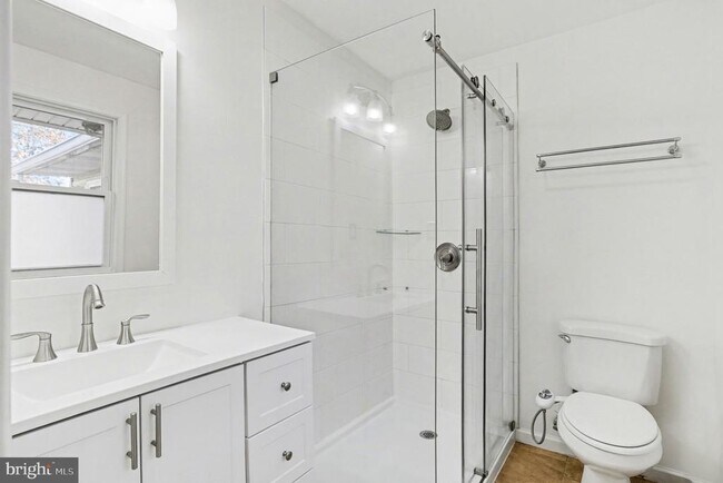 Building Photo - 906 Shelburne Rd