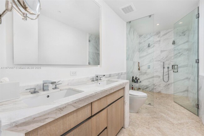 Building Photo - 2831 S Bayshore Dr