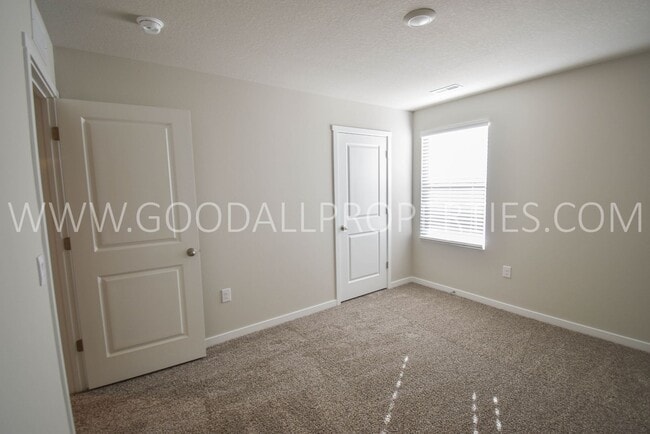 Building Photo - 3 Bedroom 2.5 Bath Townhome in Waukee