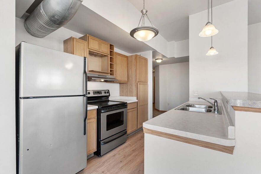 Building Photo - Six Points Apartments