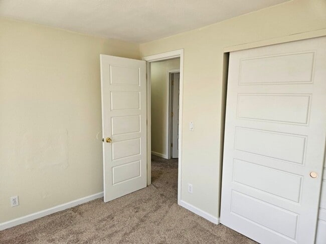 Building Photo - 3Bd/2Ba Single Story Home-Available to View!