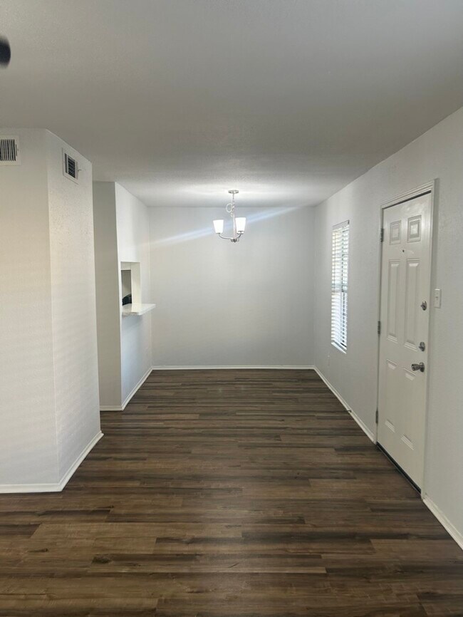 Building Photo - 5550 N Braeswood Blvd