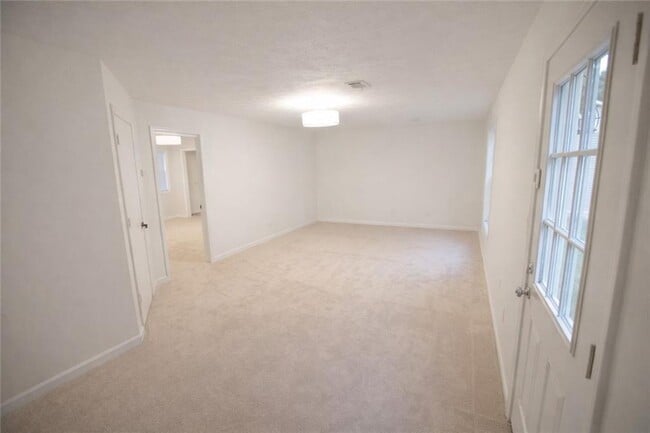 Building Photo - 5270 Oaks Landing Ct