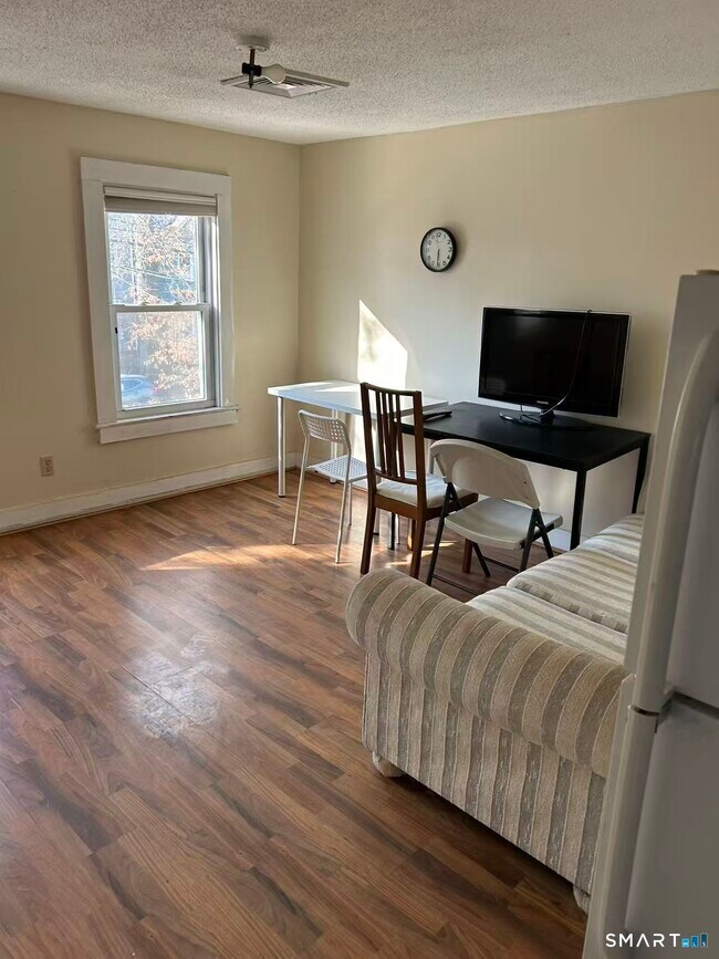 Building Photo - 47 Edwards St