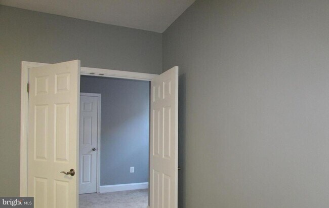 Building Photo - 2735 Chesterfield Ave