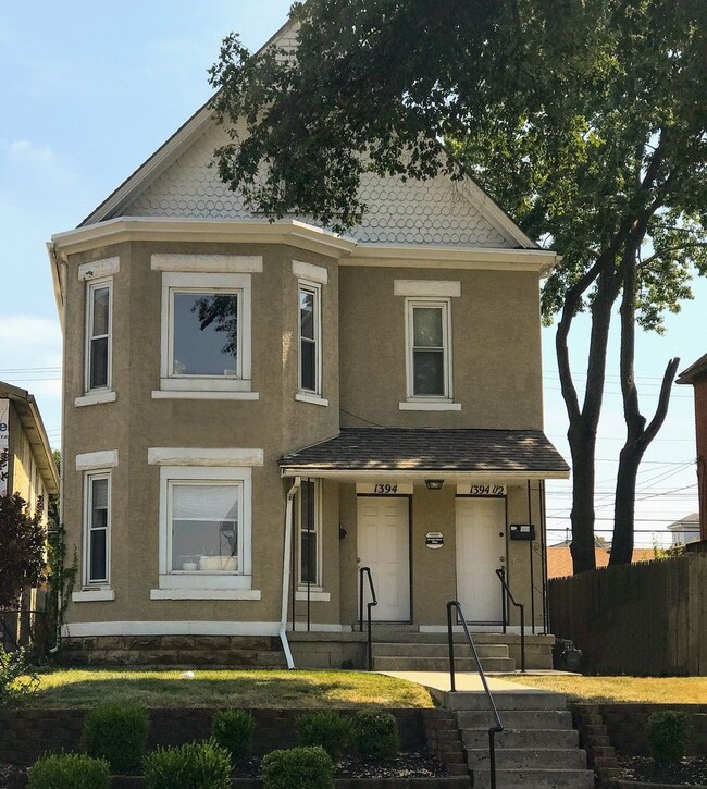 Building Photo - 1394 Indianola Ave