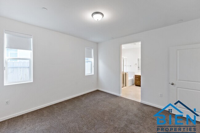 Building Photo - 1227 Las Rosas Ave