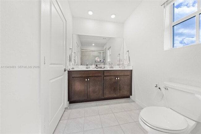 Building Photo - 818 SE 17th St