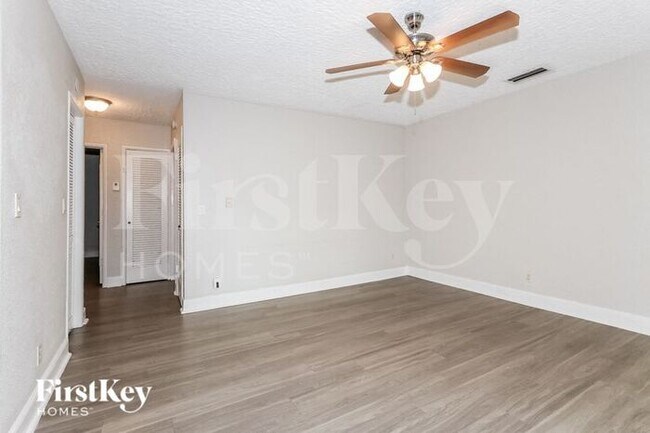 Building Photo - 127 2nd St