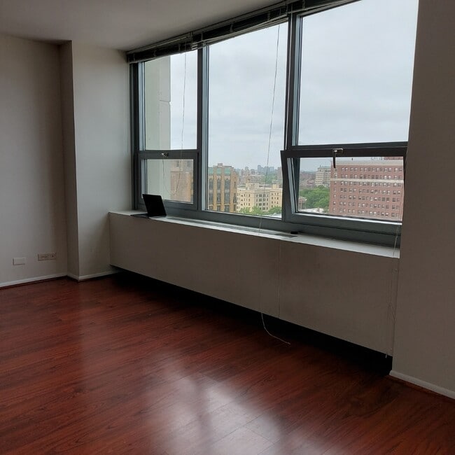 Building Photo - 1700 E 56th St