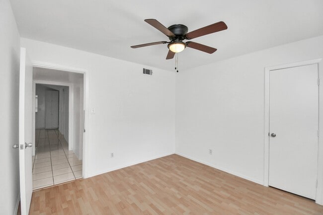 Building Photo - 530 Westshire Dr