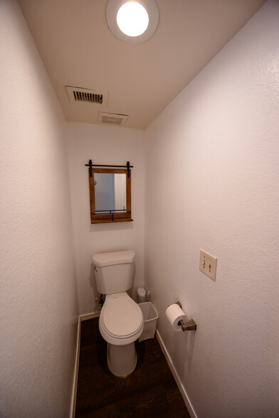 Building Photo - 1421 W Camino Ct