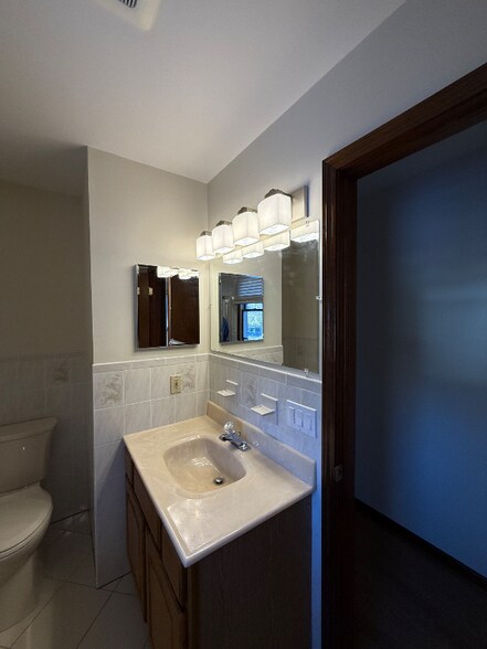 Building Photo - 520 3rd Ave