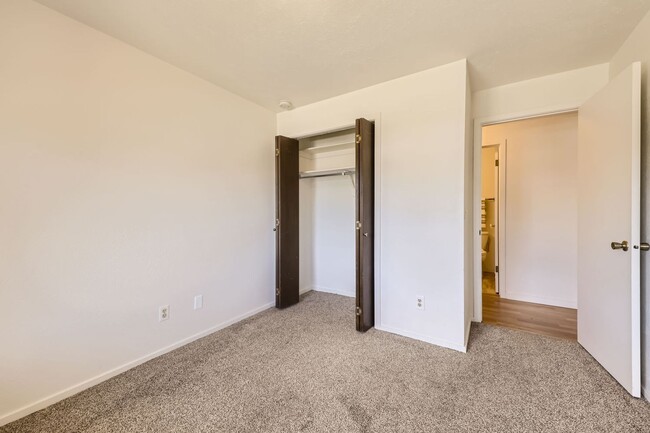 Building Photo - 2 Bed 2 Bath Available for August 2025 Pre...