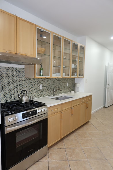 Building Photo - 68-43 Jay Ave