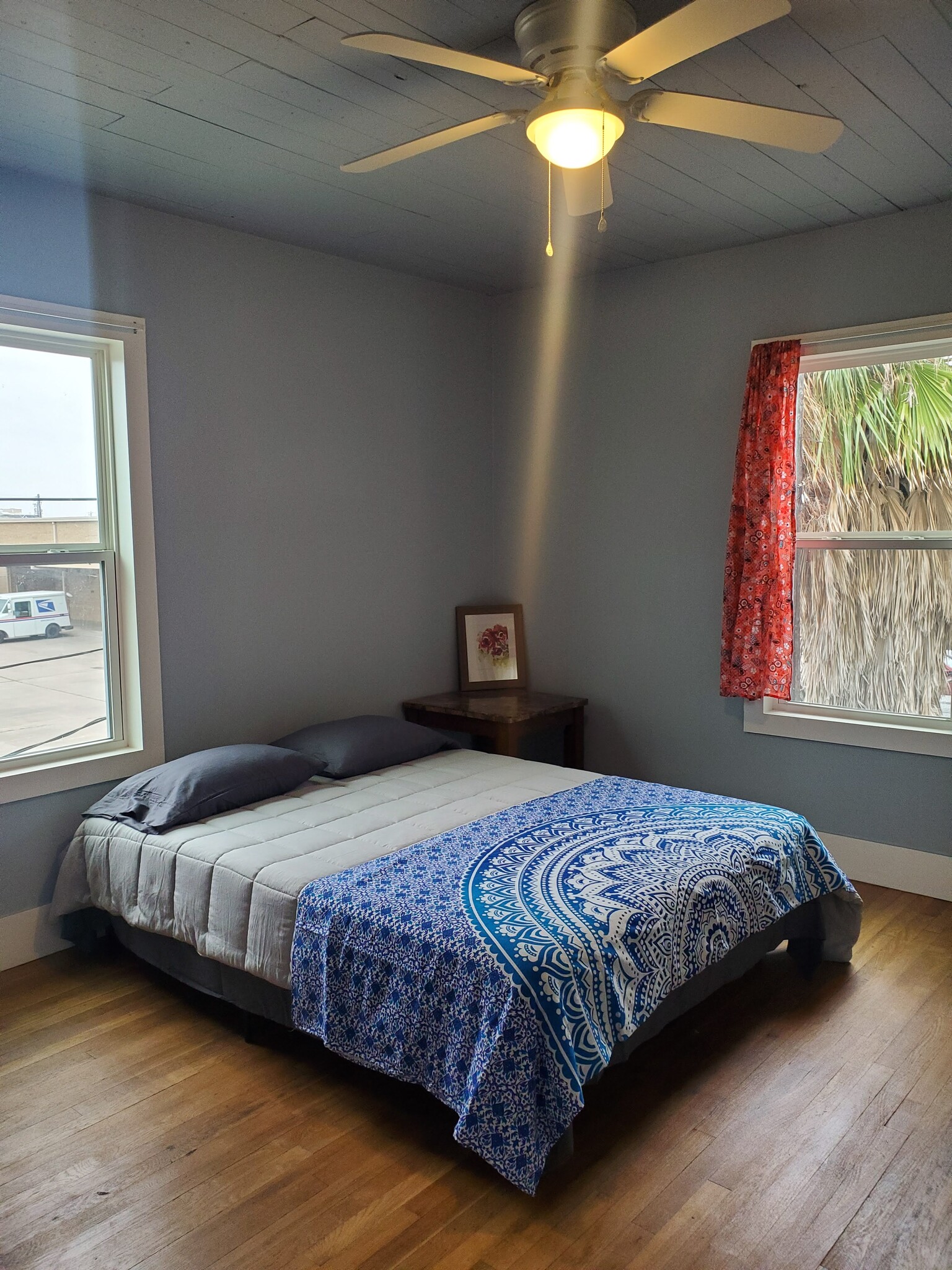 Bedroom 2 with queen bed - 1621 6th St