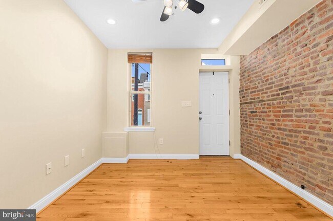 Building Photo - 1005 Baylis St