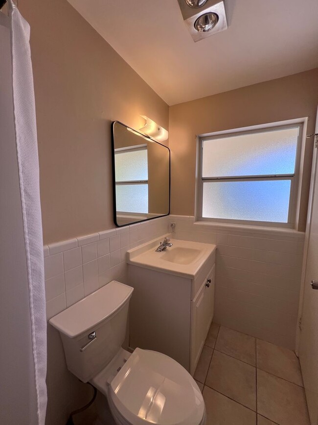Building Photo - Charming 3-Bed, 2 Bath Home in Waterway Es...