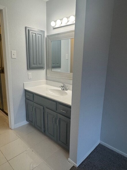 Building Photo - 883 Dublin Dr