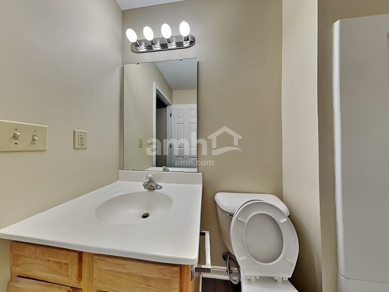 Building Photo - 7 Grouse Dr