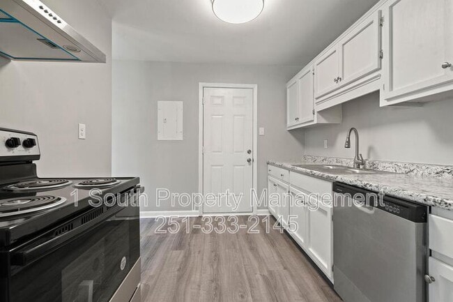 Building Photo - 1725 Harbor Dr E