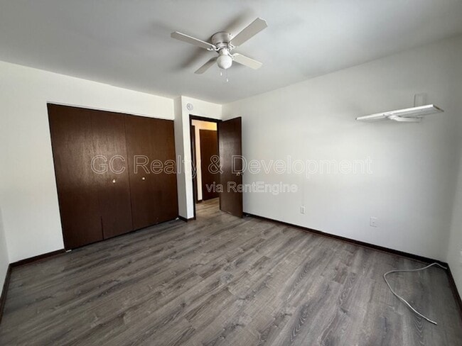 Building Photo - 944 Shady Ln