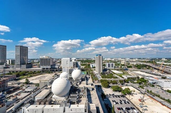 Building Photo - 851 NE 1st Ave