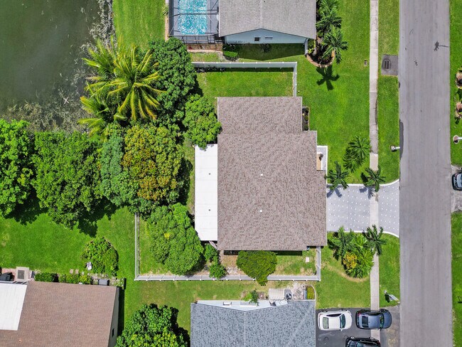 Building Photo - 9610 Dunhill Dr