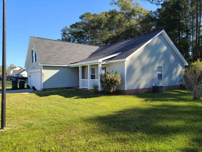 Building Photo - Conveniently located in a quiet cul-de-sac