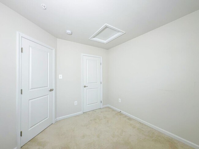Building Photo - 72 Caswell Dr