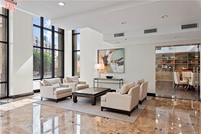 Building Photo - 3481 Lakeside Dr NE