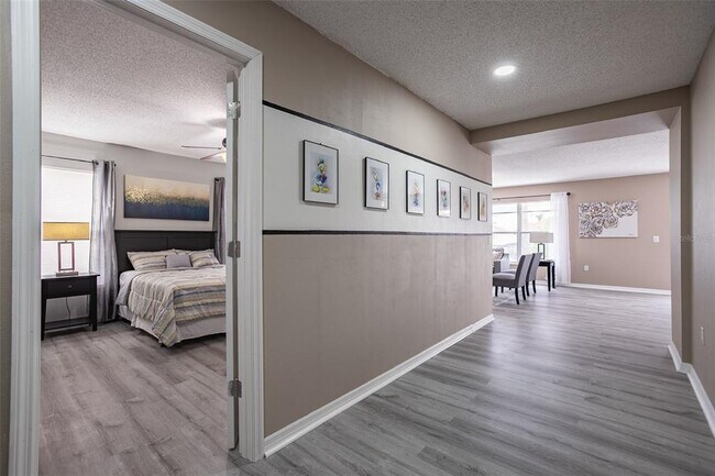 Building Photo - 341 Aster Dr