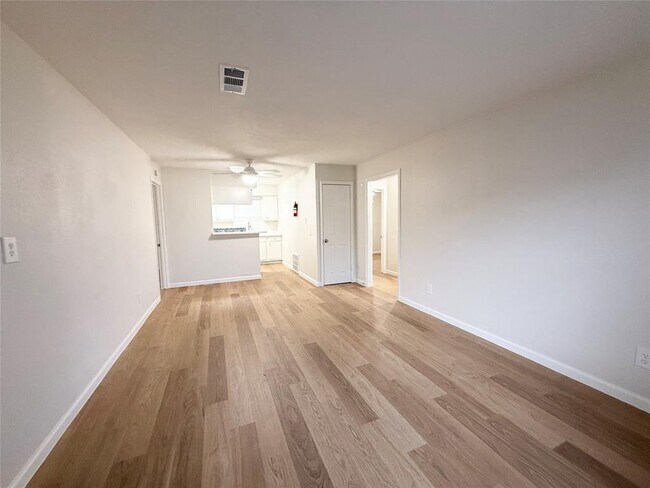 Building Photo - 3631 N MacGregor Way