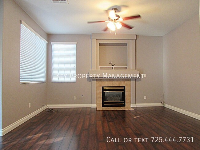 Building Photo - UPGRADED 4 BEDROOM 2.5 BATH HOUSE W/ DEN I...