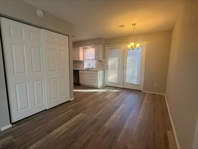 Building Photo - 5303 E 32nd Pl