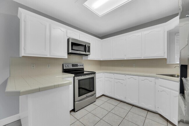 Building Photo - 5221 Tallow Ct