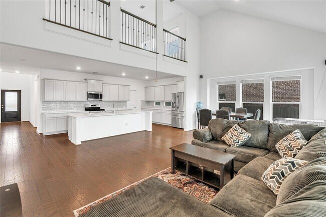 Building Photo - 133 Lenera Dr